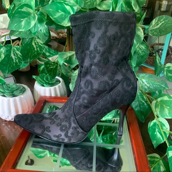 Donald Pliner Couture Embroidered M095 Boots 8 - Picture 6 of 16